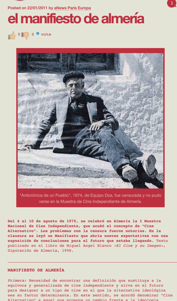 Image d'un homme assis devant un mur blanc, portant un chapeau et un costume sombre, accompagné d'un texte à propos du manifeste d'Almería.